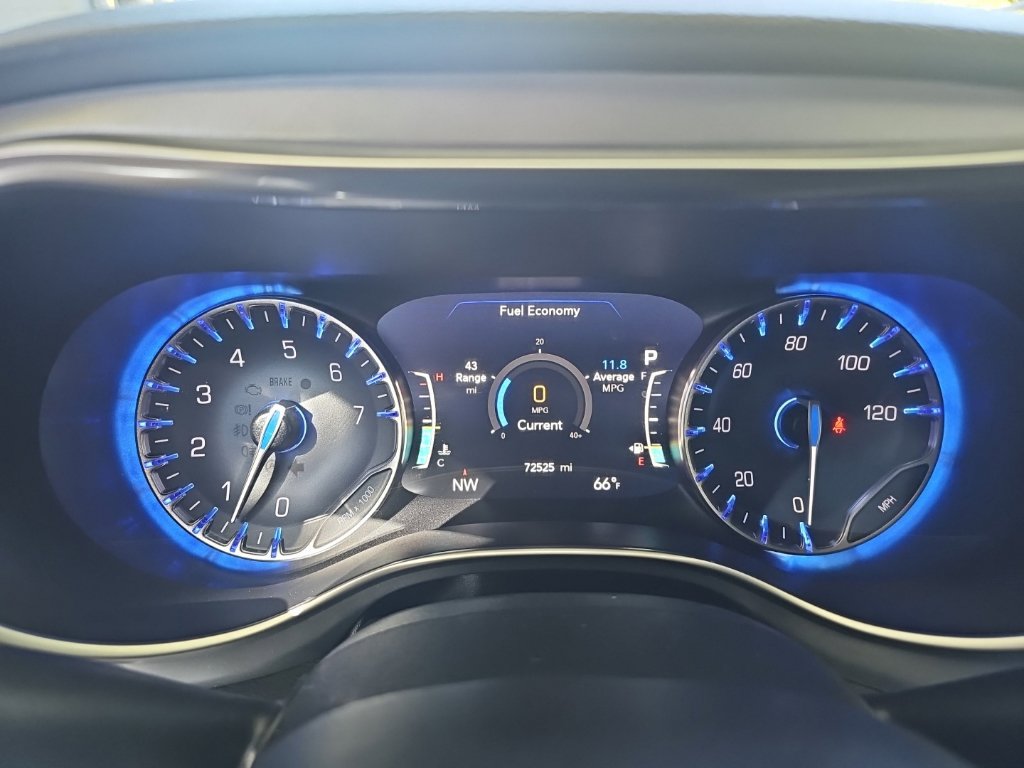 Used 2019 Chrysler Pacifica Touring-L Plus w/ S Appearance Package FWD image 17