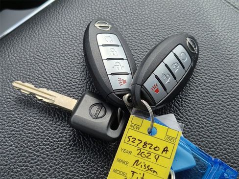Used 2024 Nissan Titan SV w/ SV Convenience Package image 35