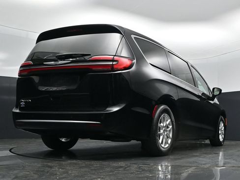 Used 2024 Chrysler Pacifica Touring-L FWD image 49