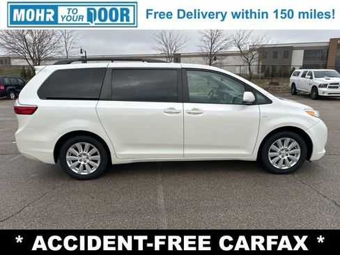 Used 2017 Toyota Sienna XLE Premium image 4