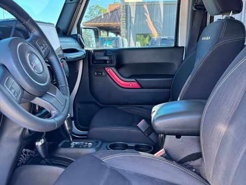 Used 2013 Jeep Wrangler Unlimited Sahara w/ Trailer Tow Group image 14