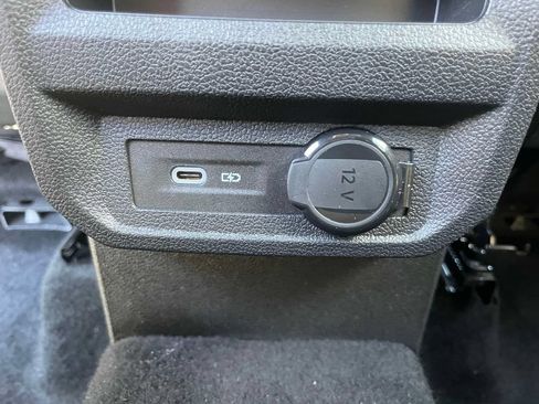 Used 2023 Volkswagen Tiguan SE AWD/4WD image 10