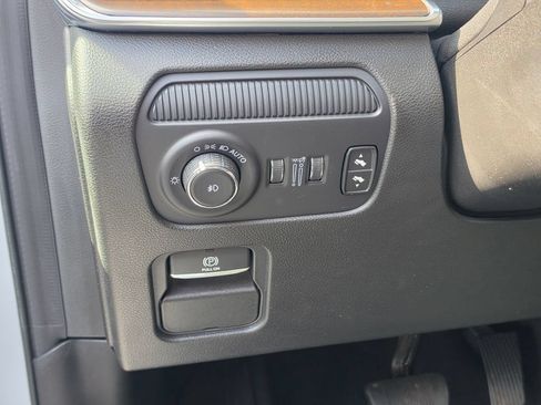 Used 2025 Jeep Grand Wagoneer 4WD w/ 8-Passenger Seating Package image 15