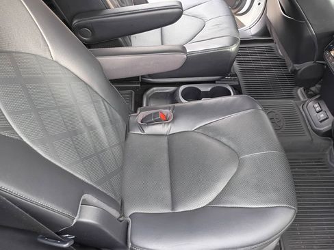 Used 2021 Toyota Highlander XLE image 16