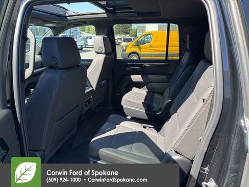 Used 2025 Chevrolet Suburban RST w/ Comfort Package AWD/4WD image 16