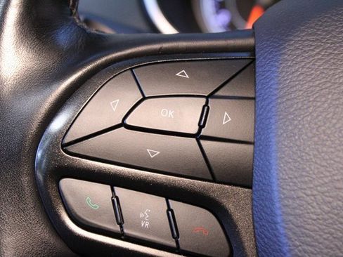 Used 2019 Jeep Cherokee Trailhawk w/ Comfort & Convenience Group image 22