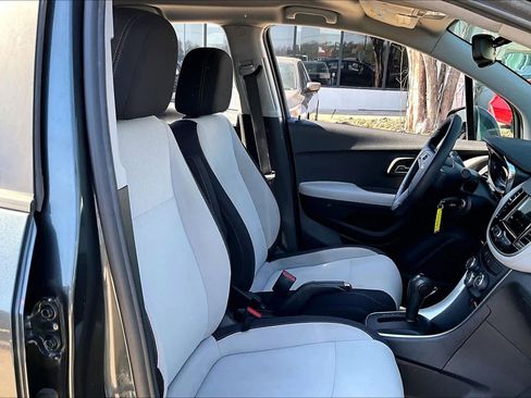 Used 2019 Chevrolet Trax LS w/ Tint and Cruise Package image 9