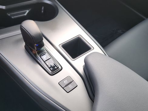 Used 2025 Lexus UX 300h FWD image 23