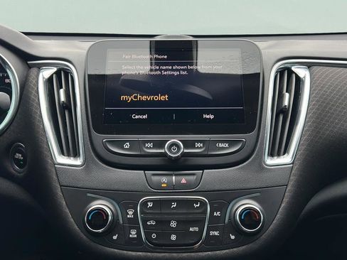 Used 2021 Chevrolet Malibu LT FWD image 19