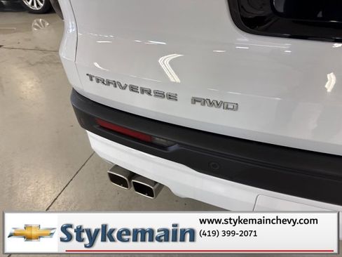 Used 2024 Chevrolet Traverse LT image 10