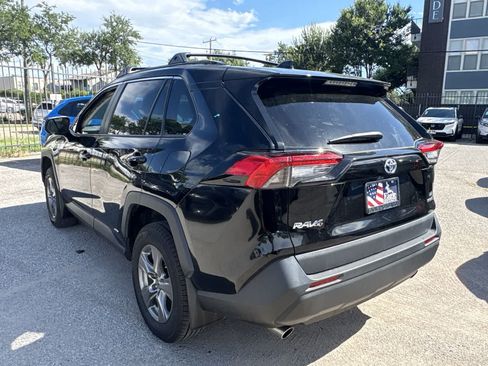 Used 2024 Toyota RAV4 LE AWD/4WD image 4