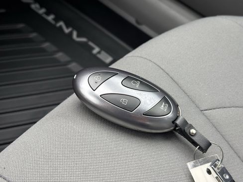 Certified 2025 Hyundai Elantra Sport image 27