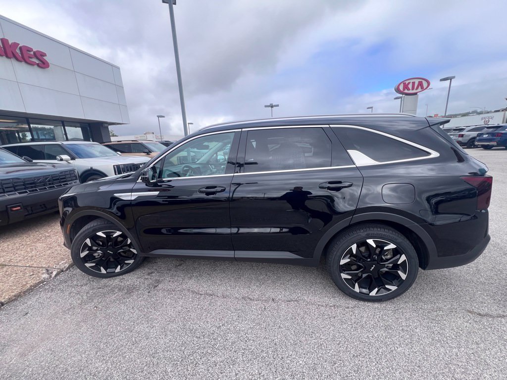 Certified 2025 Kia Sorento EX FWD image 8