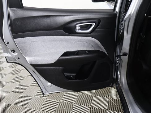 Used 2025 Jeep Compass Latitude AWD/4WD image 22