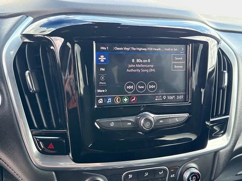 Used 2022 Chevrolet Traverse LT FWD image 21