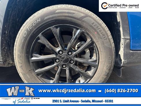 Used 2023 Jeep Cherokee Altitude Lux AWD/4WD image 5