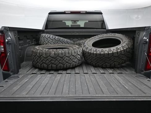 Used 2021 Chevrolet Silverado 1500 Custom Trail Boss w/ LPO, Dark Essentials Package AWD/4WD image 9