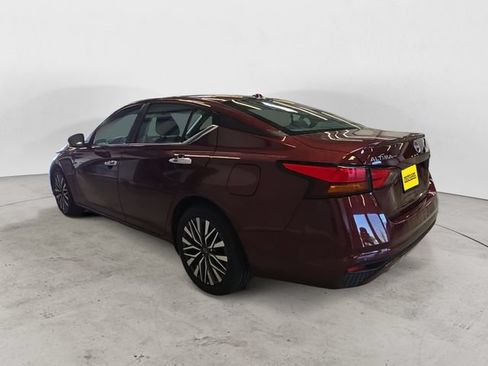 Used 2025 Nissan Altima 2.5 SV FWD image 7
