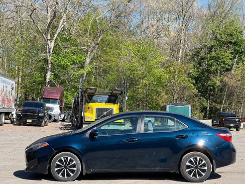 Used 2018 Toyota Corolla LE FWD image 3