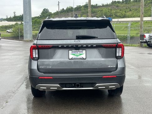 Used 2025 Ford Explorer Active w/ Active Comfort Package AWD/4WD image 6