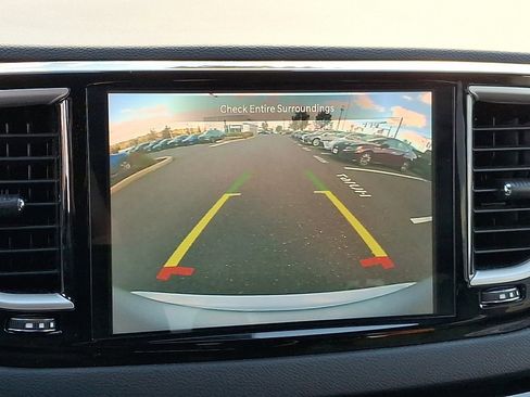 Used 2024 Chrysler Pacifica Touring-L image 19