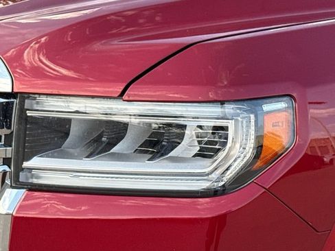 Used 2023 GMC Acadia Denali w/ Denali Ultimate Package FWD image 4