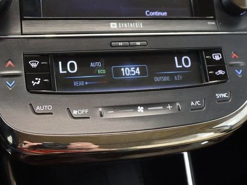 Used 2013 Toyota Avalon Limited w/ Technology Pkg FWD image 22