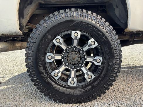 Used 2014 Ford F250 Lariat w/ Lariat Chrome Package image 7