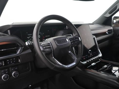 Used 2025 GMC Yukon XL Denali AWD/4WD image 26