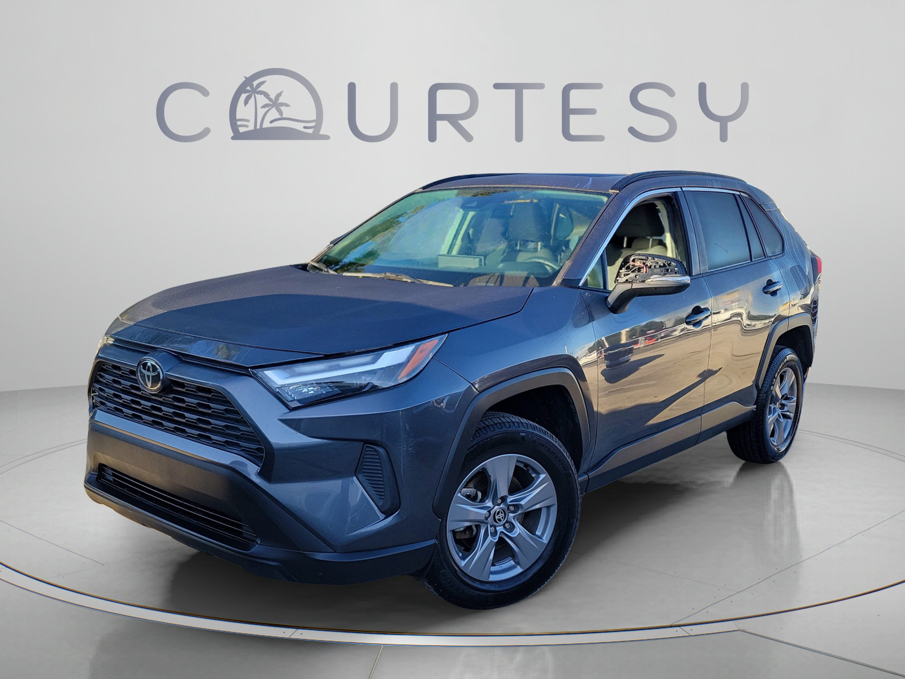 Used 2022 Toyota RAV4 XLE w/ Convenience Package FWD image 1