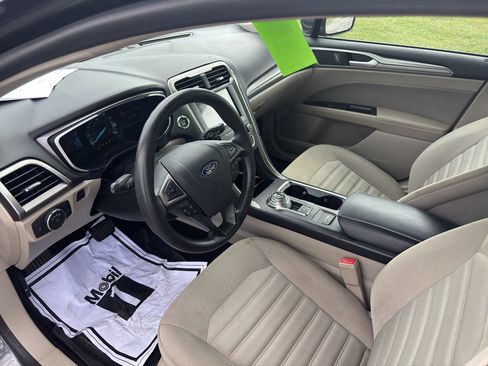 Used 2019 Ford Fusion SE image 8