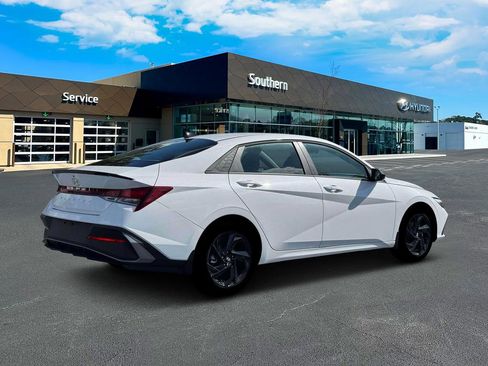 New 2026 Hyundai Elantra Sport FWD image 8