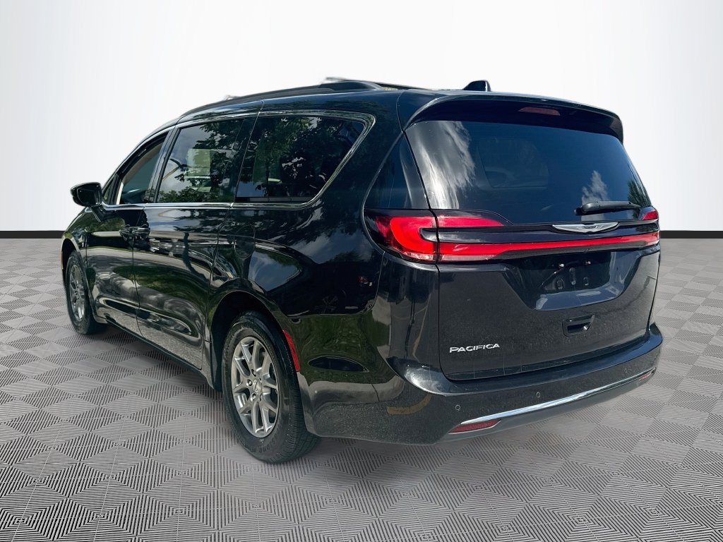 Used 2021 Chrysler Pacifica Touring FWD image 8