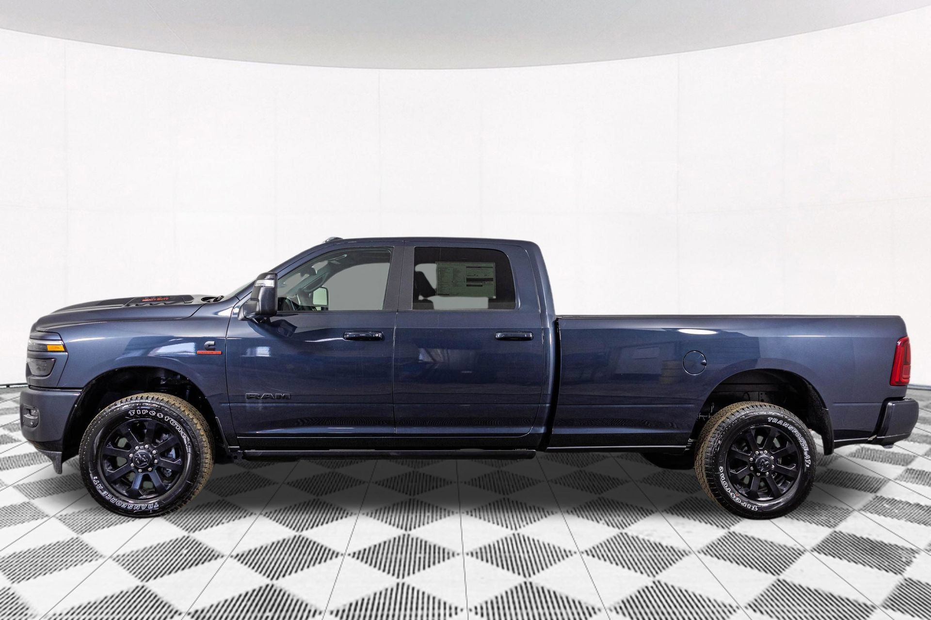 New 2026 RAM 3500 Laramie AWD/4WD image 21