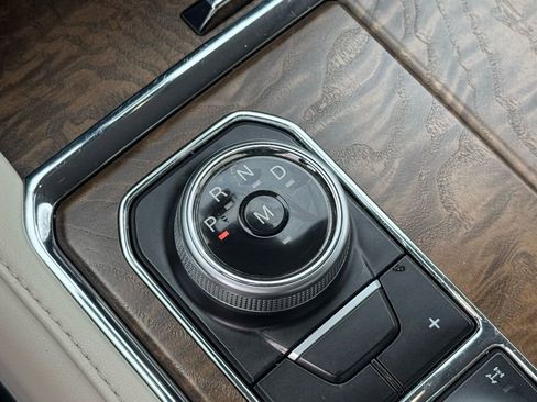 Used 2018 Ford Expedition Platinum image 32