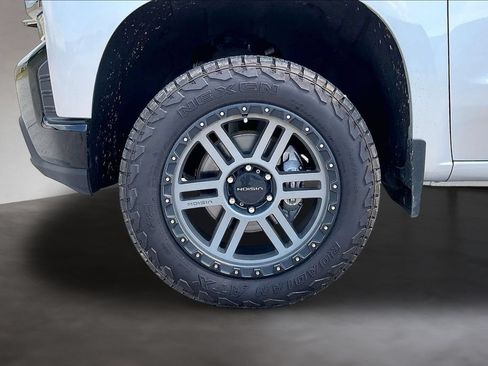 Used 2022 Chevrolet Silverado 1500 LT Trail Boss w/ Bed Protection Package AWD/4WD image 32