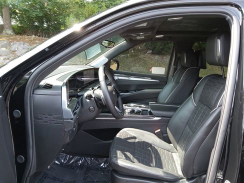 Certified 2025 Cadillac Escalade V AWD/4WD image 10