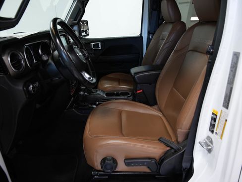 Used 2021 Jeep Wrangler Unlimited Rubicon AWD/4WD image 32