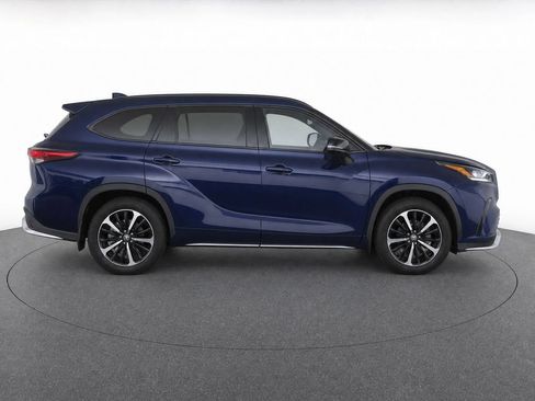 Used 2022 Toyota Highlander XSE FWD image 11
