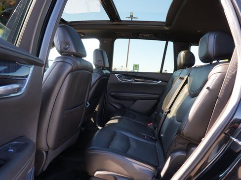 Used 2022 Cadillac XT6 Premium Luxury AWD/4WD image 18