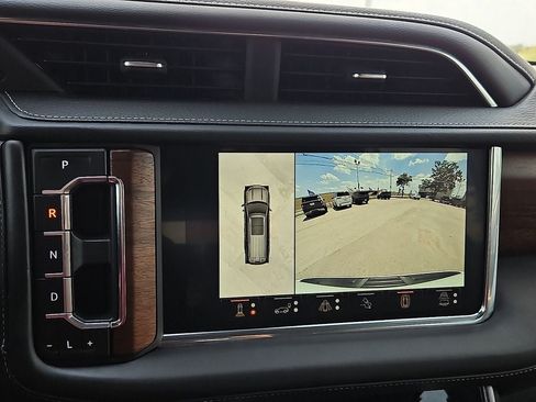 Used 2023 GMC Yukon XL Denali Ultimate AWD/4WD image 30