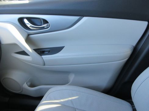 Used 2020 Nissan Rogue Sport SL image 35