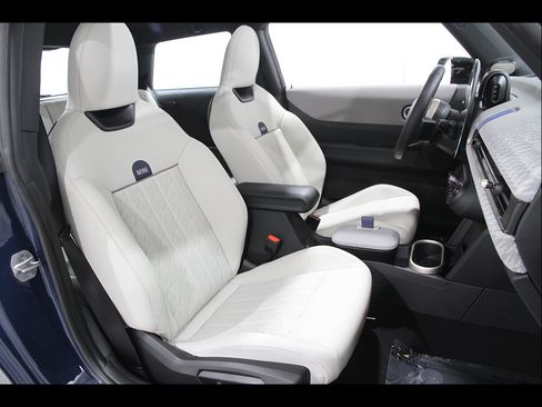 Certified 2025 MINI Cooper S FWD image 18