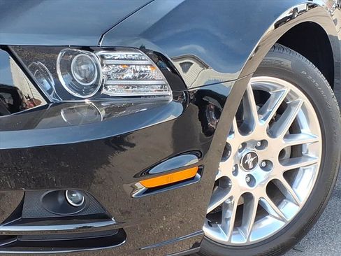 Used 2013 Ford Mustang Premium image 10