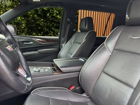 Used 2023 Cadillac Escalade ESV Premium Luxury AWD/4WD image 33