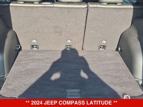Used 2024 Jeep Compass Latitude AWD/4WD image 31