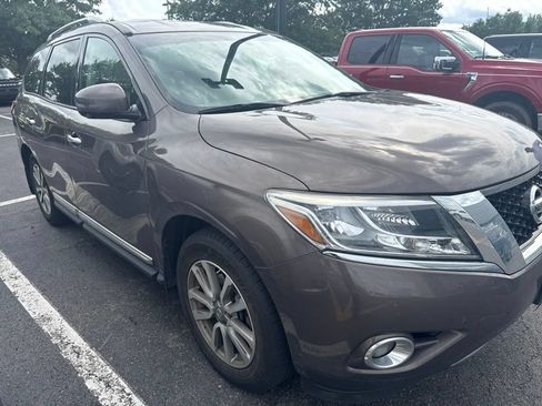 Used 2015 Nissan Pathfinder SL w/ SL Tech Package FWD image 4