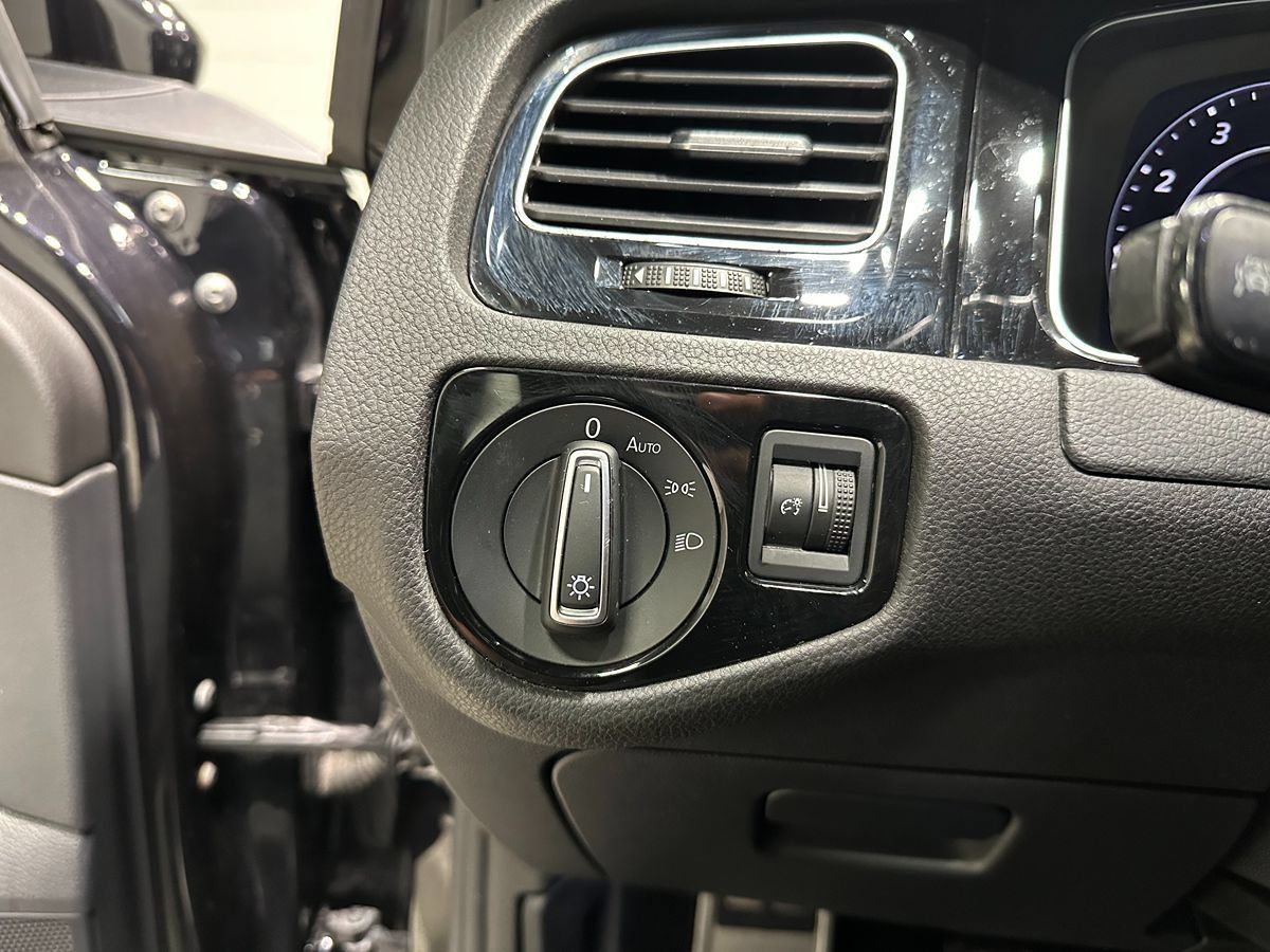 Used 2018 Volkswagen Golf 4-Door AWD/4WD image 26