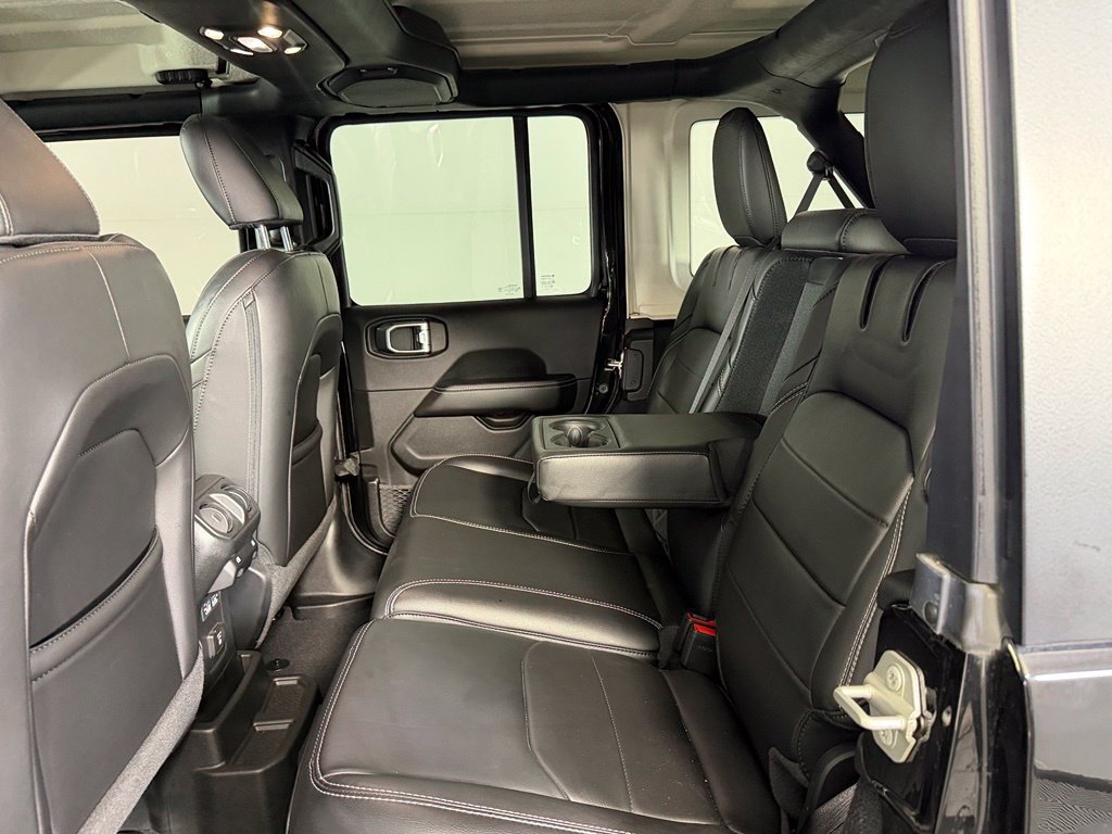 Used 2023 Jeep Wrangler Unlimited Sahara AWD/4WD image 17