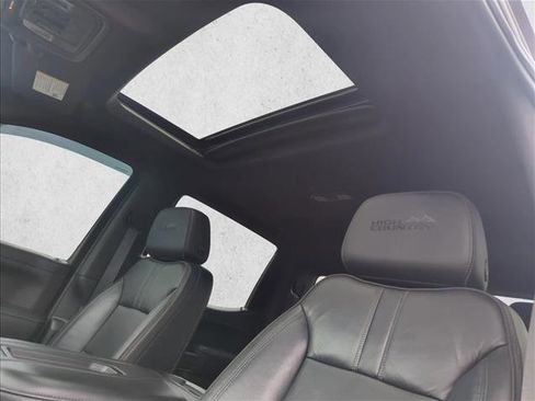 Used 2021 Chevrolet Silverado 1500 High Country w/ Technology Package image 26